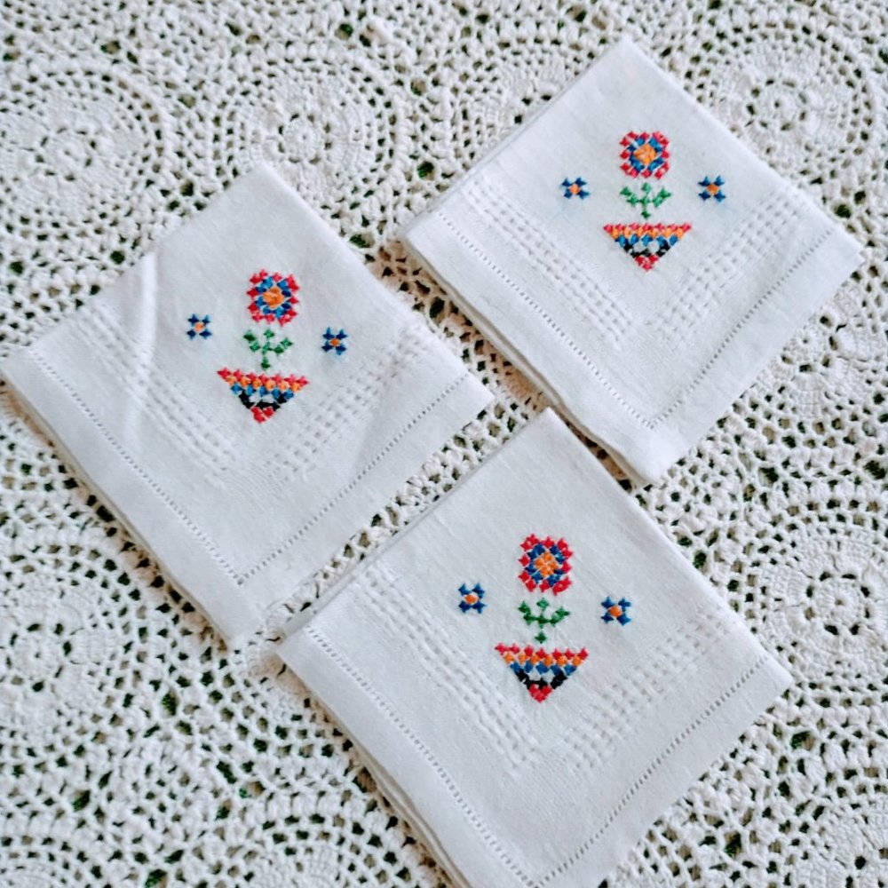 Vintage Luncheon Napkins Cross Stitch Embroidery Set of 3